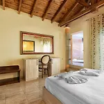 Alexandros Apartament *