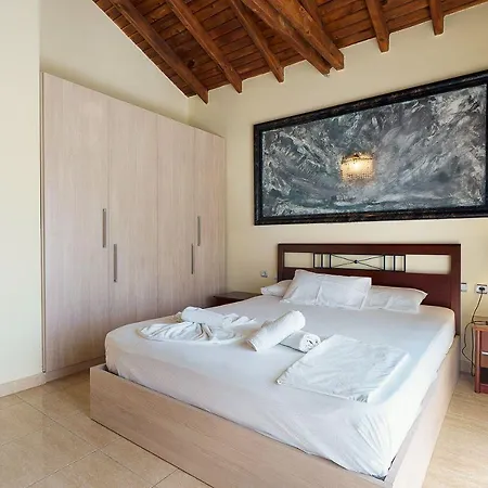 Alexandros Apartamento *