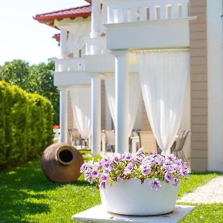 Alexandros Apartament *