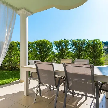 Alexandros Apartament *